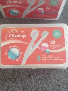 Cleaings Mint Flavor Disposable Toothbrushes - Coral/White 2 Pack